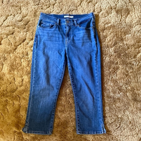 Levi classic faded capris - Picture 7 of 9